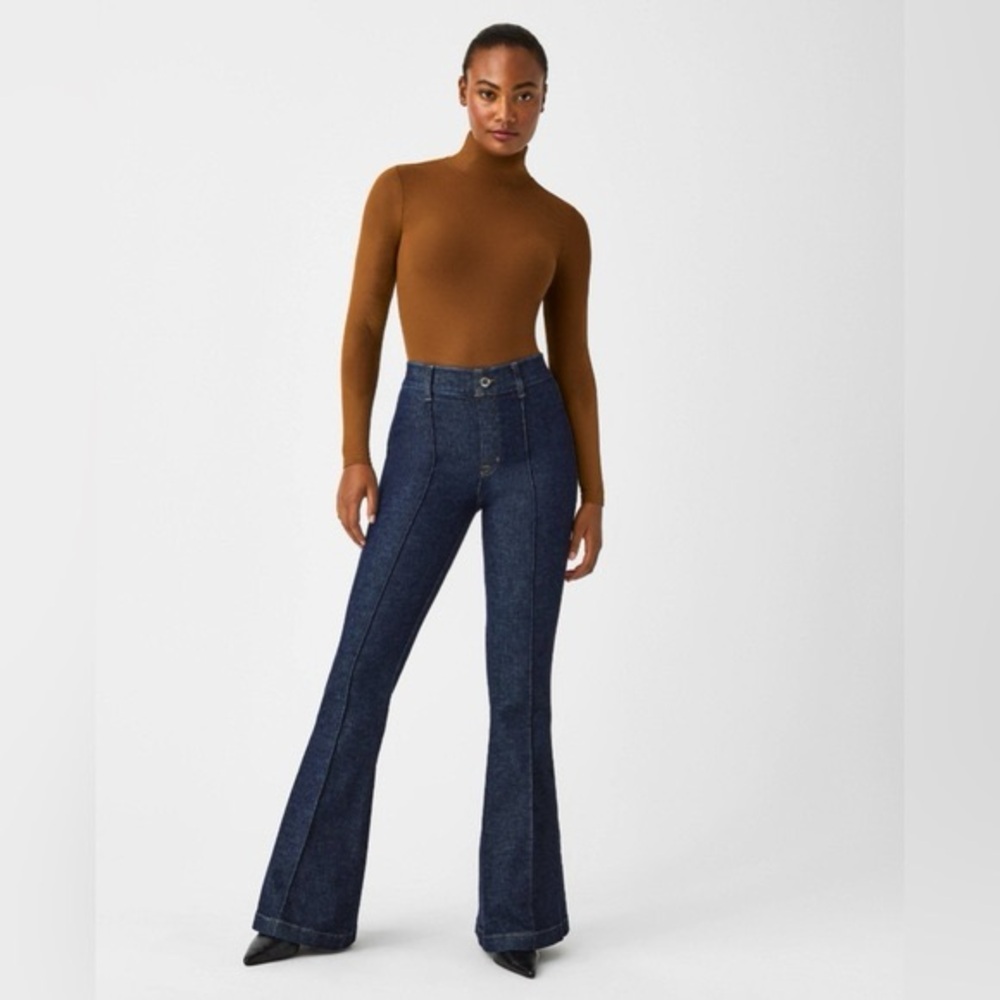 SPANX Pintuck Front Seams Flare Leg Pull-On Jeans Size Large Raw Indigo